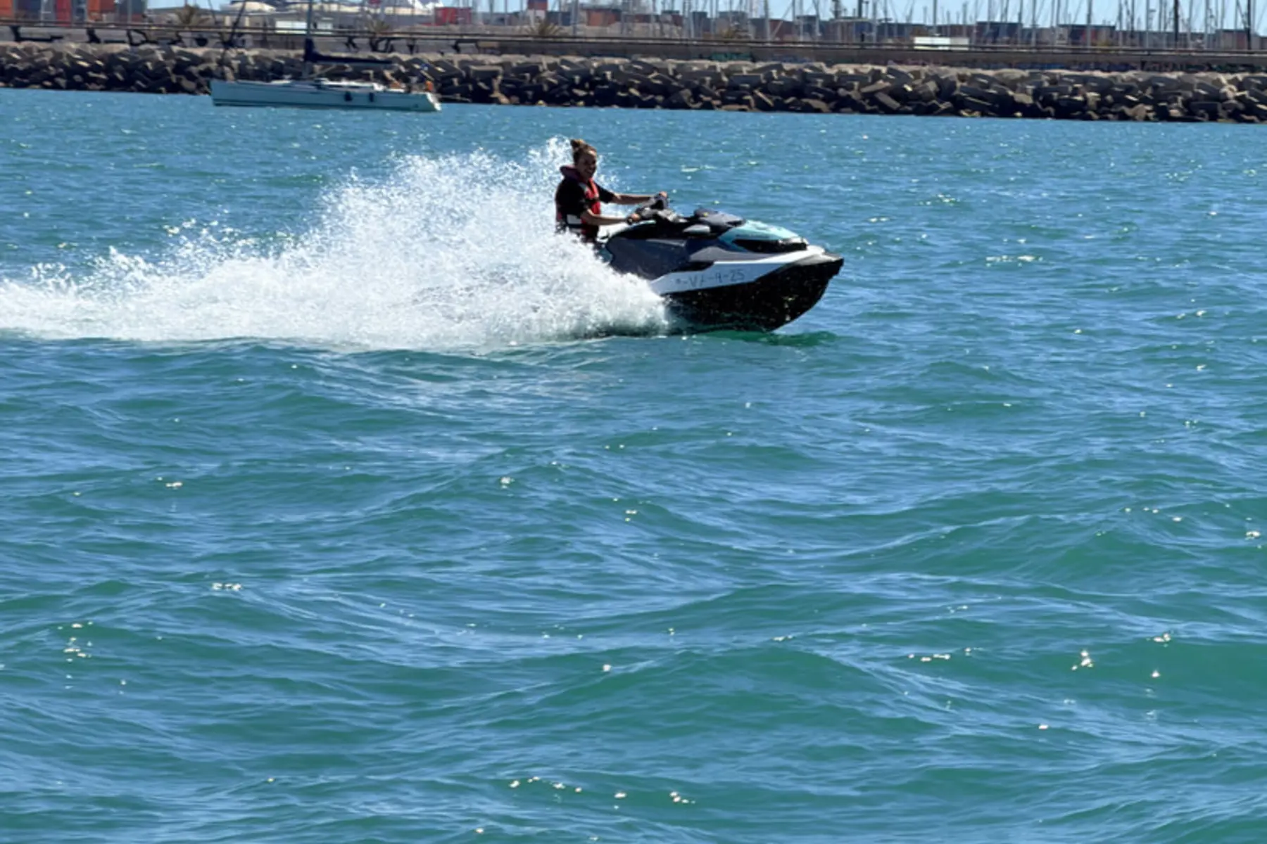 Práctica de conducción durante el curso de Monitor de Motos de Agua