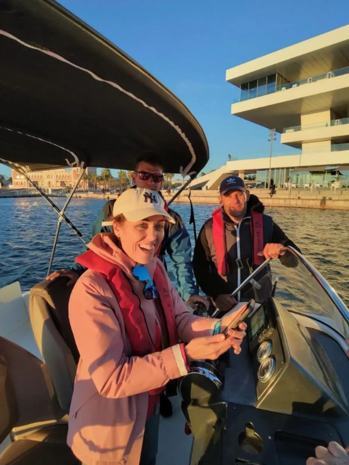 Tripulación realizando prácticas durante un curso PER